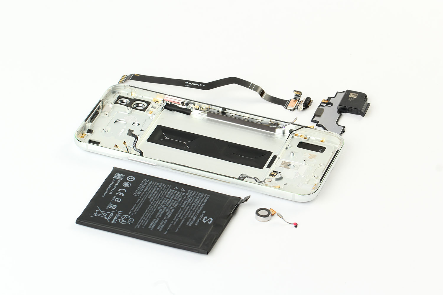 原创集微拆评塔式全域液冷散热系统加持黑鲨游戏2手机拆解