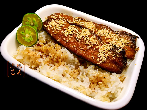 加长版的五一假期已结束,银子插翅而飞,用秋刀鱼饭安慰自己