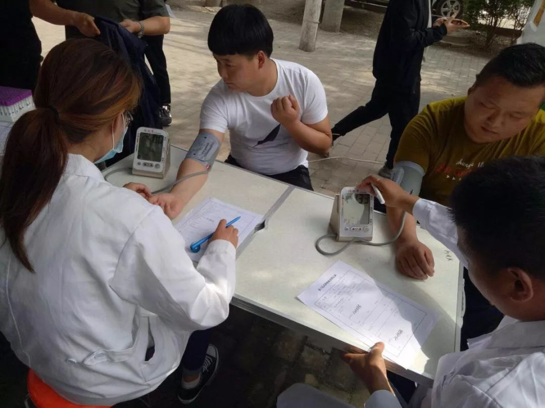 人武细柳街道组织基干民兵进行体格检查