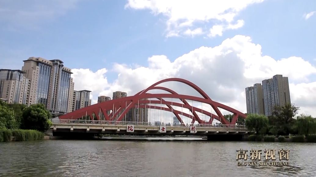走过绿树掩映的院士路,远眺宛若飞虹的院士桥,仿佛感受着大师睿智的