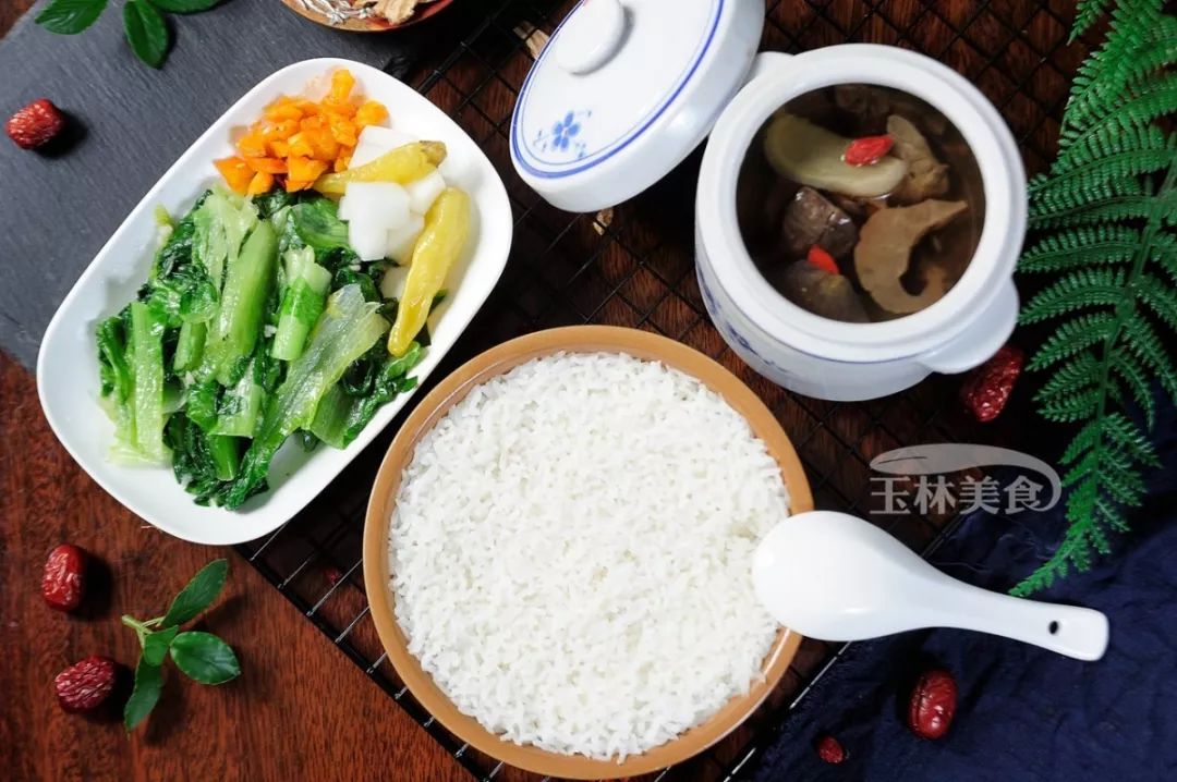 9元!原只椰子炖汤杀到玉林!更有霸王硬上弓补到你