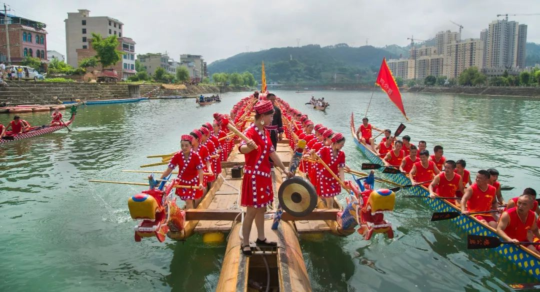 景区门票半价买一送一体验最长木龙舟五一施秉大福利已经上线