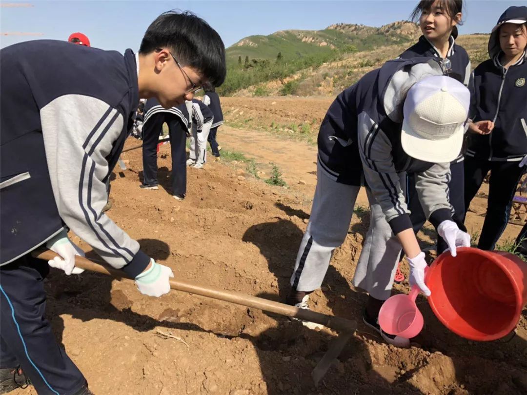 学农季1十个一行动走进希望的田野青岛六中学农活动开营啦