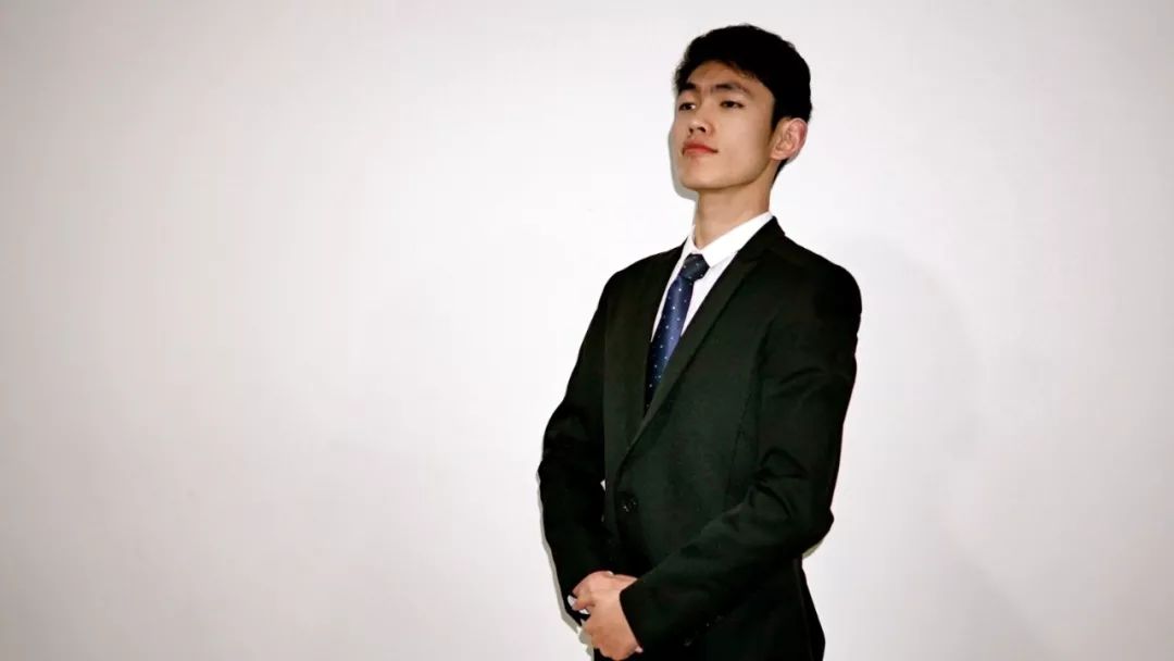 蔡一帆饰经理汪中浩饰侍者张钰饰女仆导演 郏耀鹏副导演 陈玉宣出品人