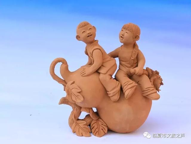 牡丹花和泥娃娃