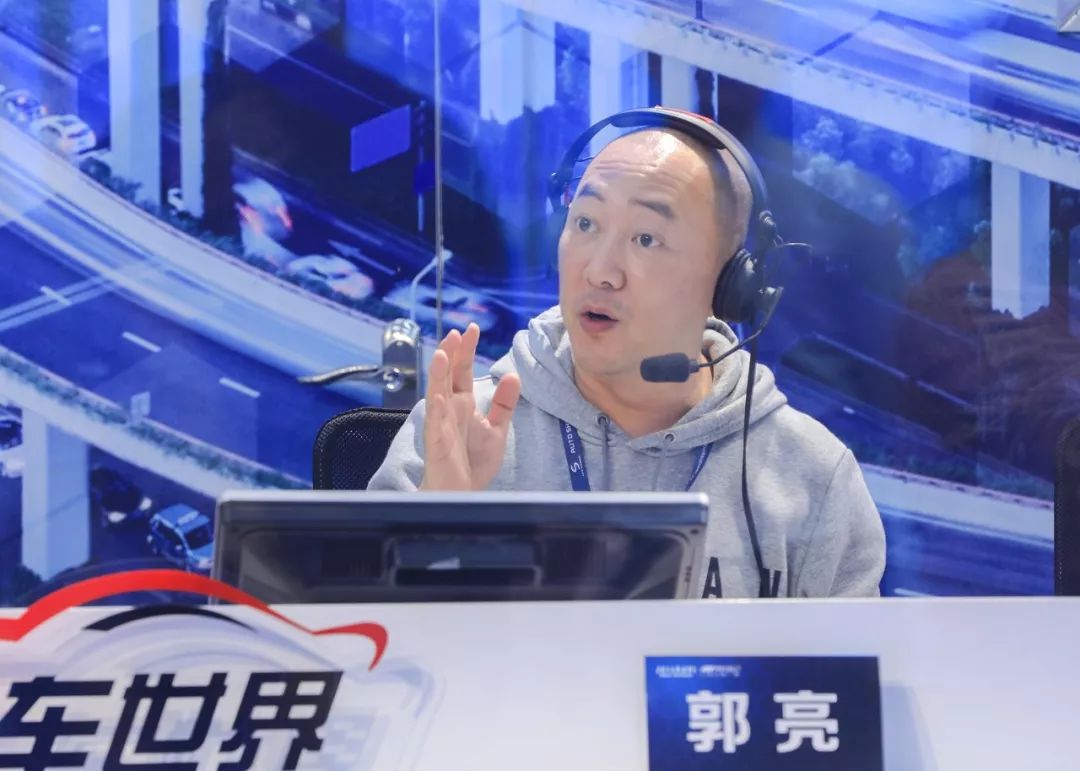 微笑四叶草"志愿者代表,西虹桥综合管理大队大队长做客《郭亮直通车》