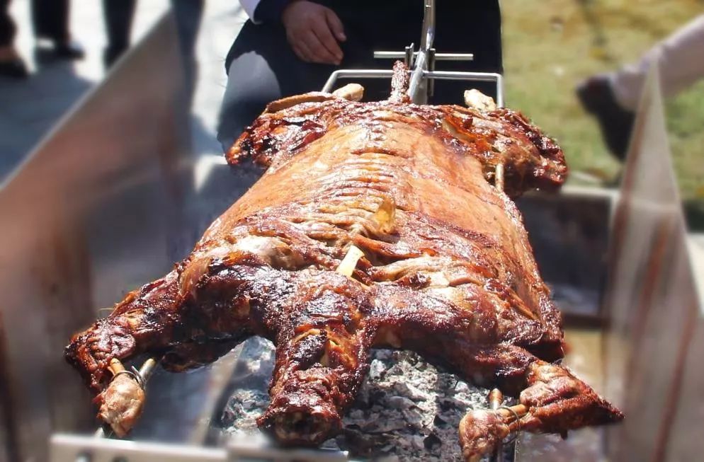 烤全羊咋烤的这么香咱也不敢问咱就是想吃