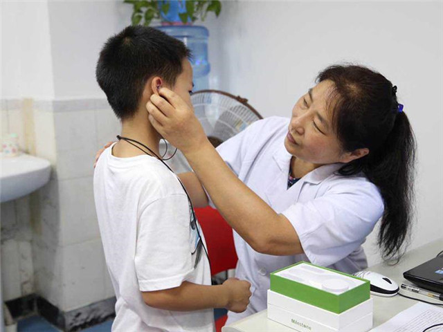 儿童测听力挂什么科？