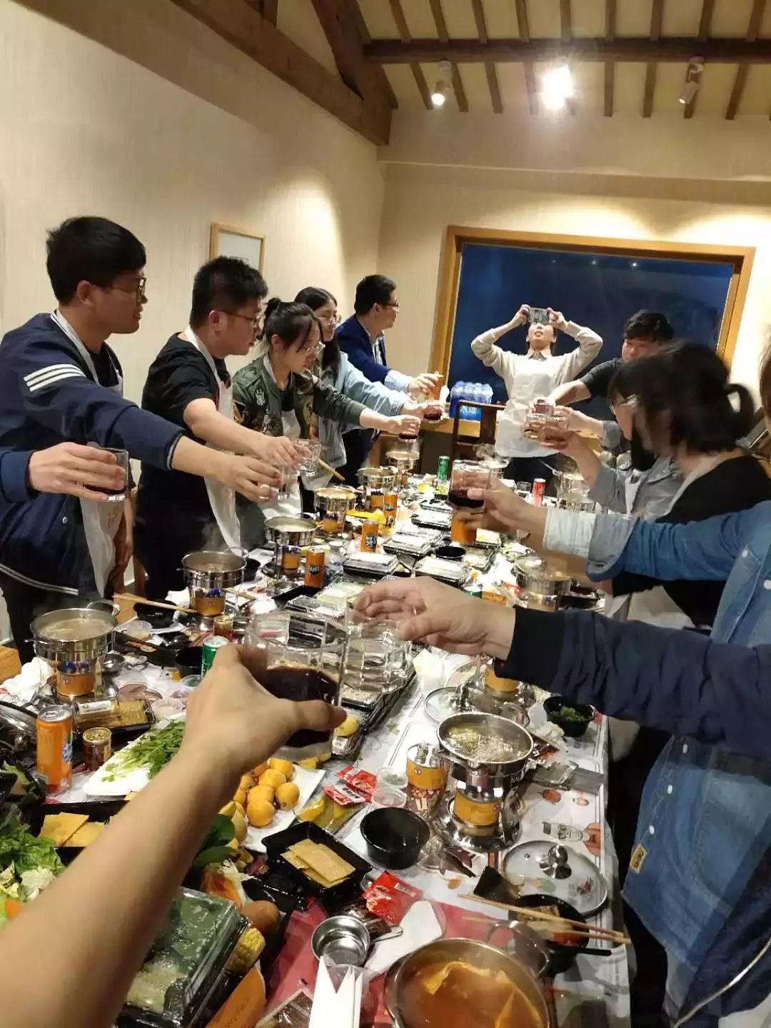 感恩遇见我们在一起4月30日杭州吴越假期旅行社有限公司员工聚会