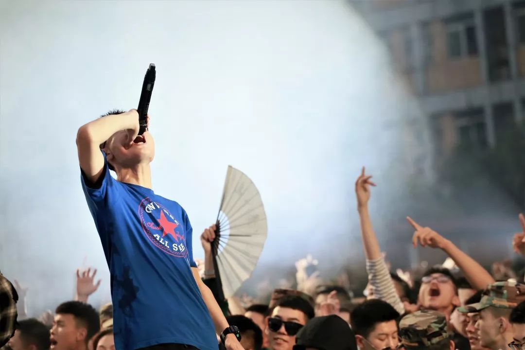 成都航空旅游职业学校摇滚音乐节如期而至,今年,我们不仅有现场dj打碟