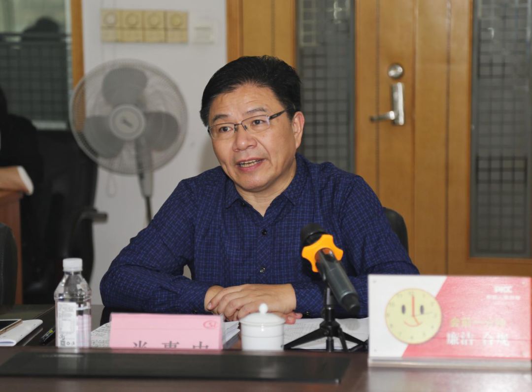 泉州市医保局局长肖惠中▲榆林市医保局局长高小峰座谈会上,肖惠中