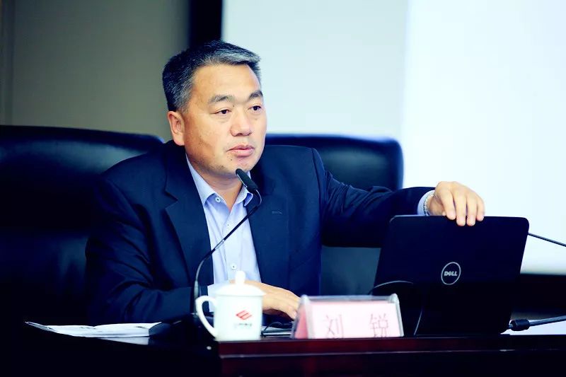 中央党校(国家行政学院)政法部教授,博士生导师刘锐,作了主题为"领导