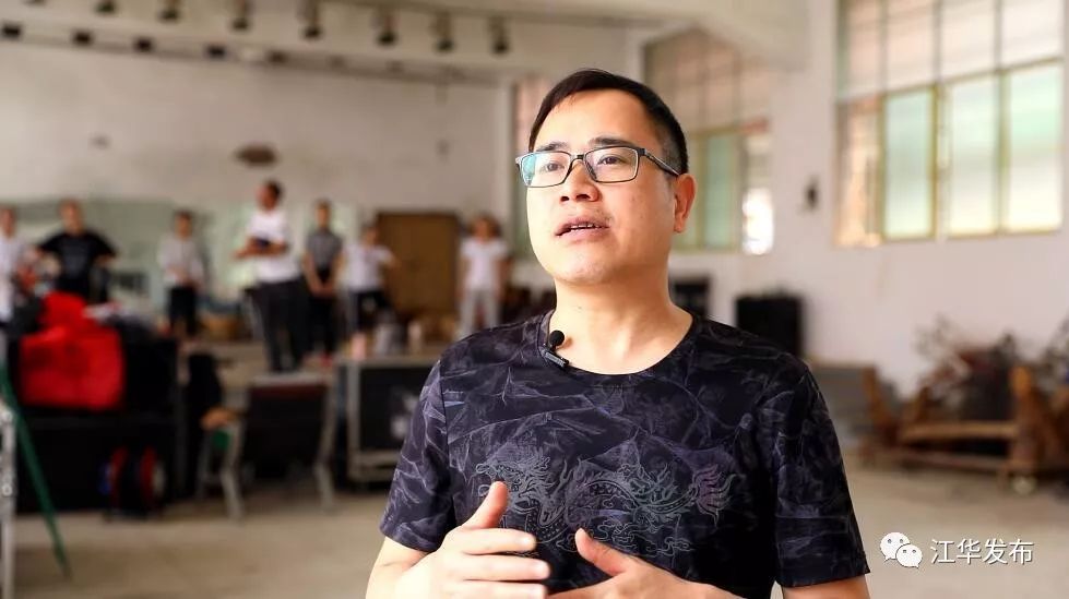 黄守平调度茶文化旅游节文艺演出排练