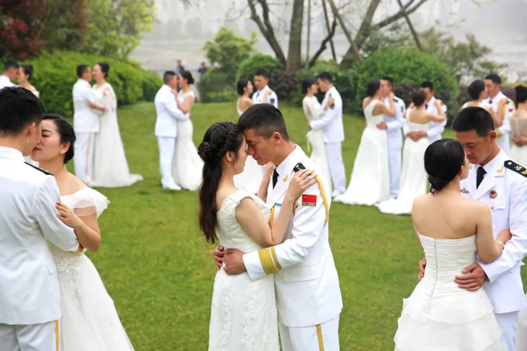 海军礼服 结婚照图片