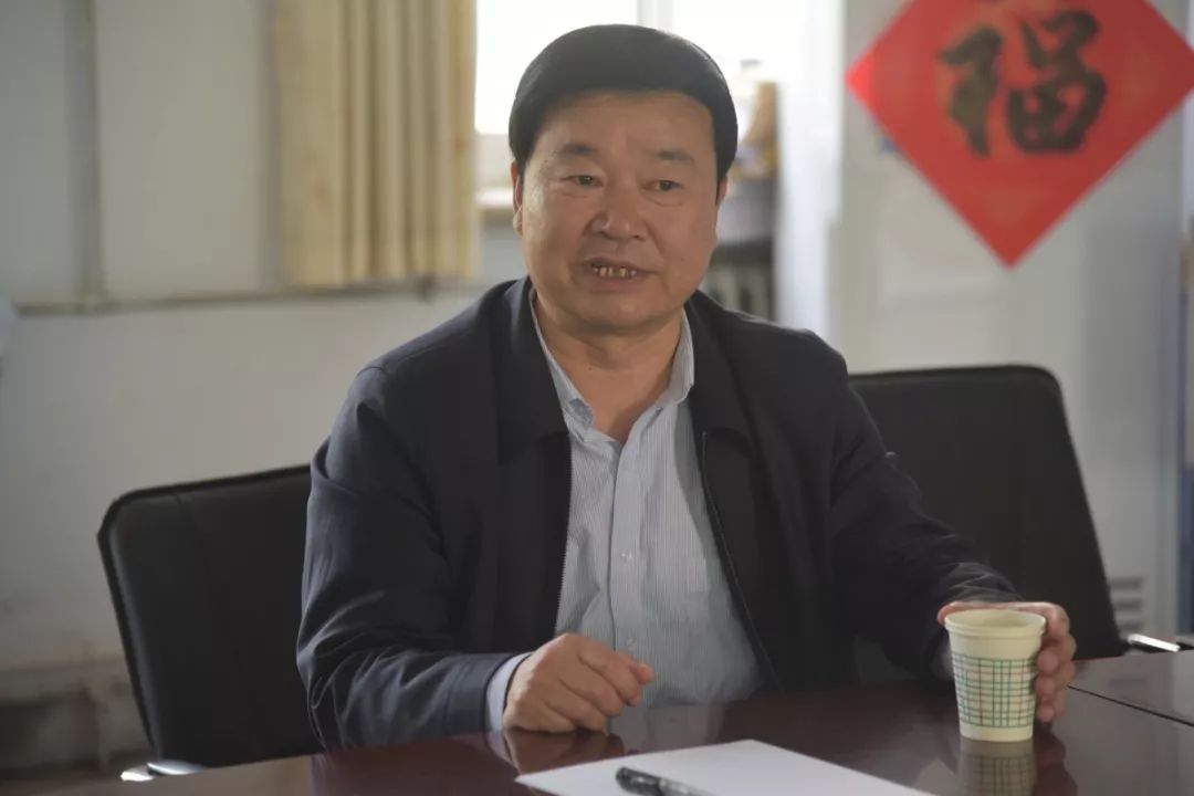 康杰中学校长黄孟强汇报学校高考备考工作康杰中学高三年级主任李梅菊