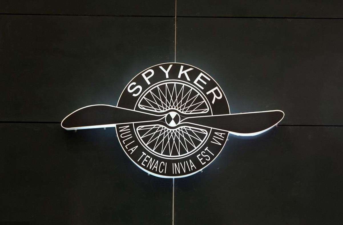 世爵汽车作为一家百年车企,主打豪华运动汽车,在车钥匙设计方面也是