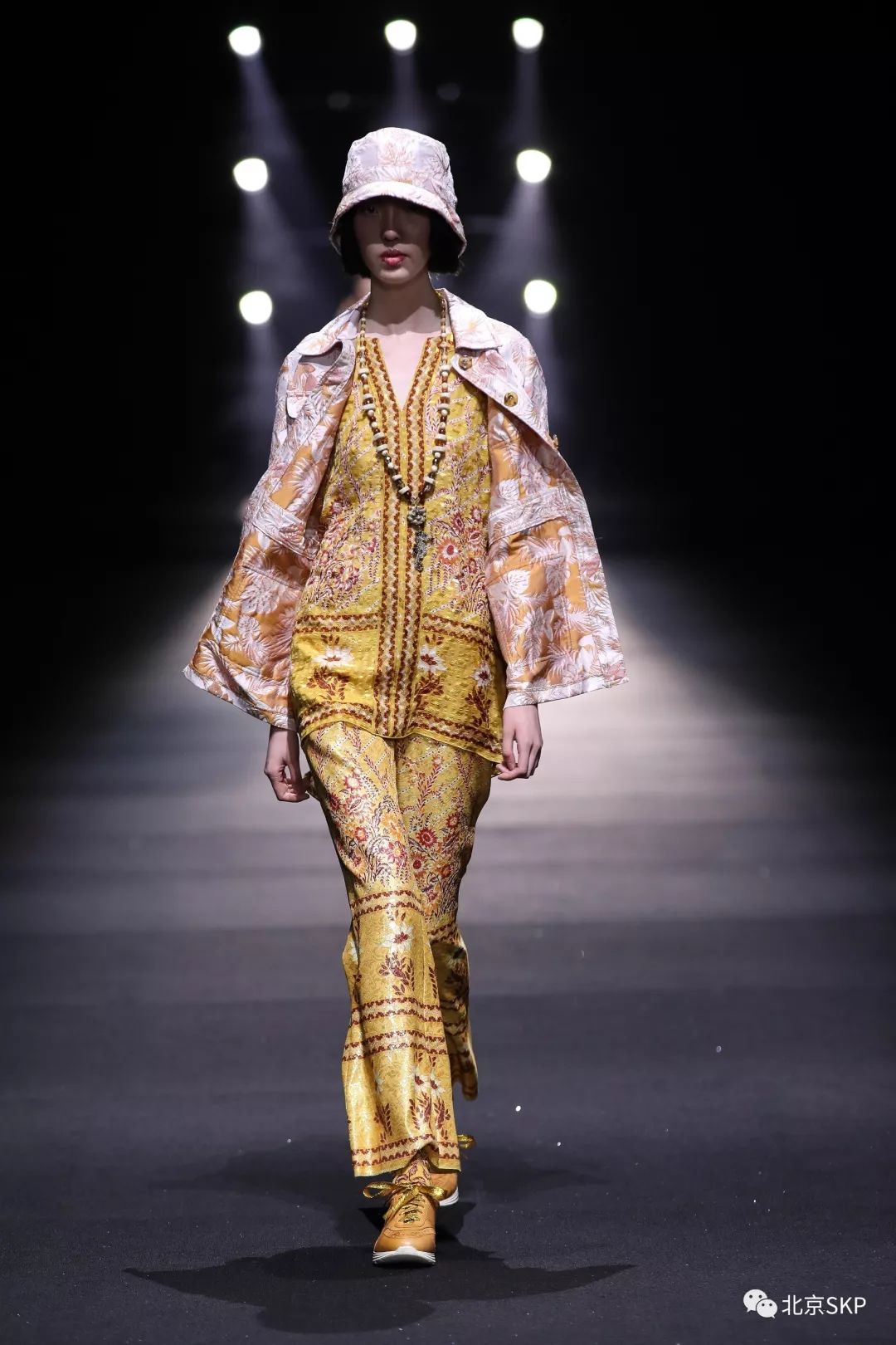 annasui在2019西安国际时尚周上演品牌大秀