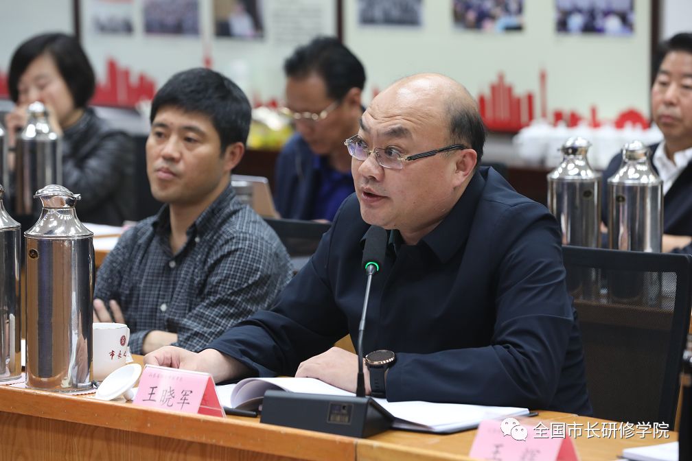 建设司副司长刘李峰,人事司副司长陈中博,全国市长研修学院院长宋友春