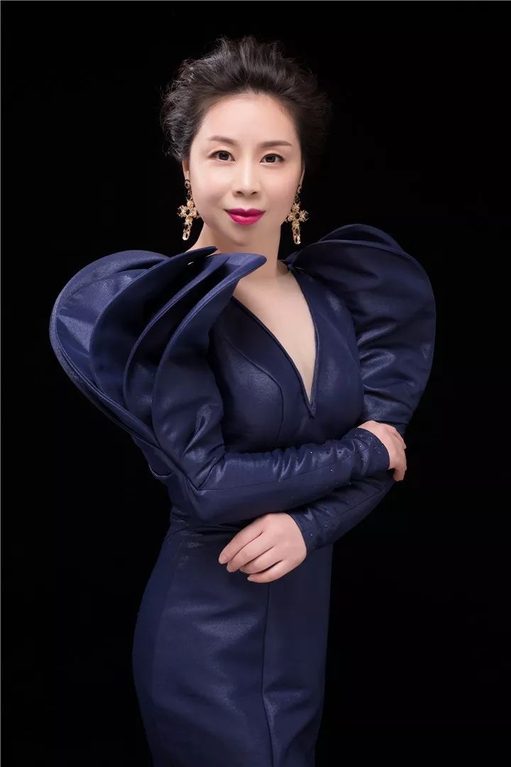 男高音歌唱家 孙一龙————男中音歌唱家 陈淼————女