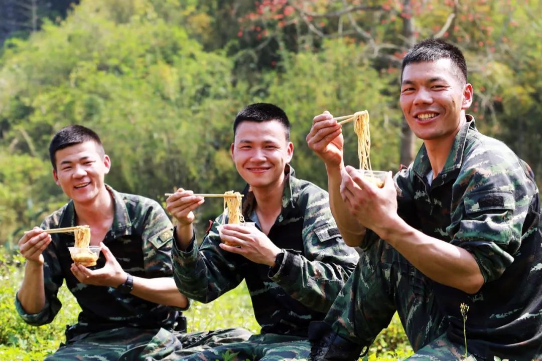 今天你微笑了吗?一起去看兵哥哥们的青春笑脸