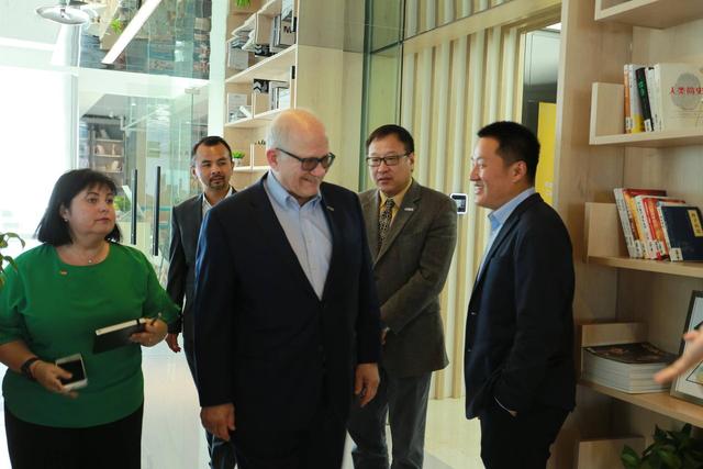 世界500强名校佛罗里达国际大学国际关系学院与慧科集团签约合作