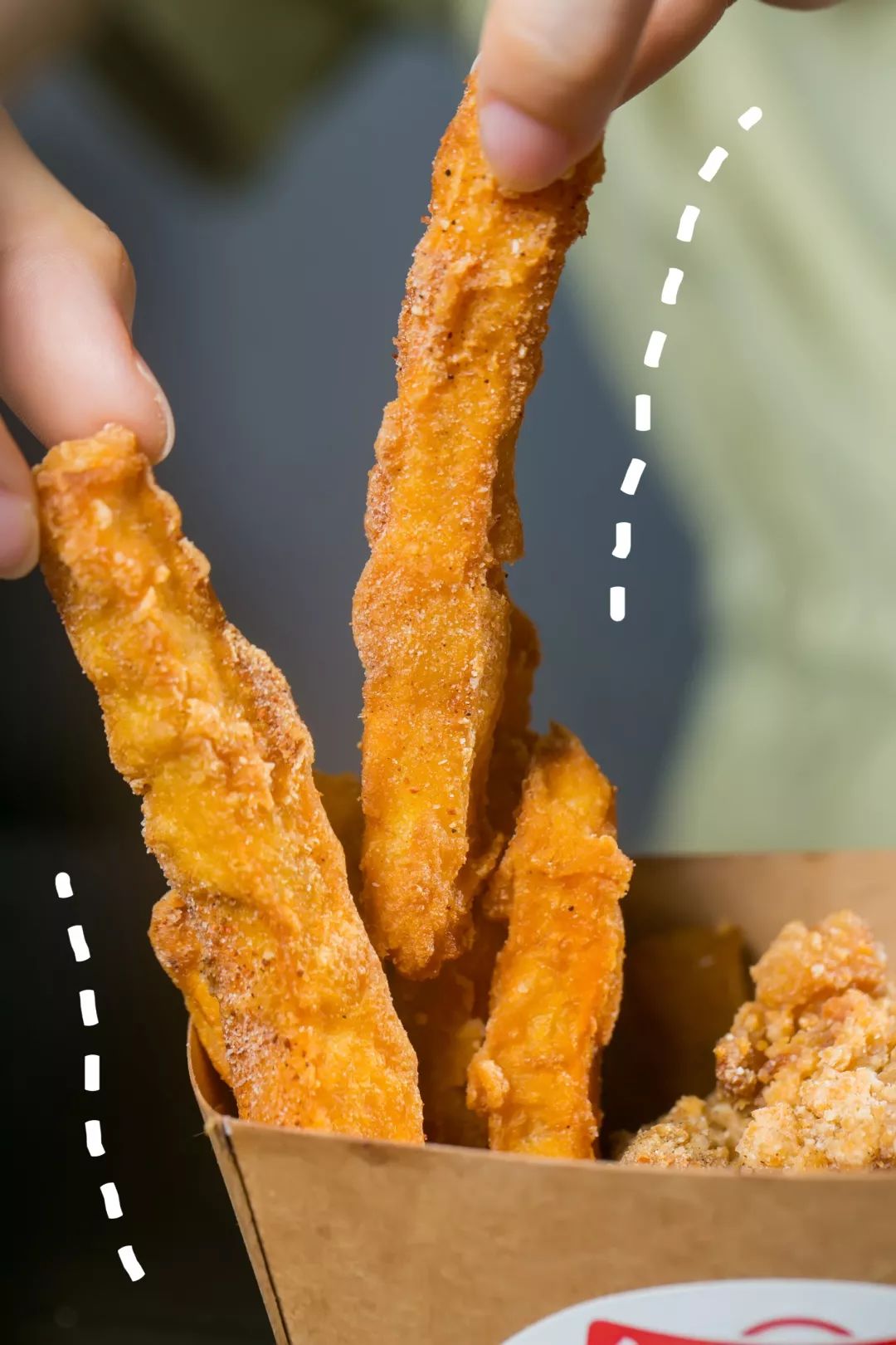 甜不辣在潮妹手里就跟皮筋似的