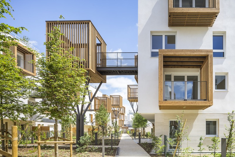 法国郊区一组设置了有趣室外露台空间的公寓