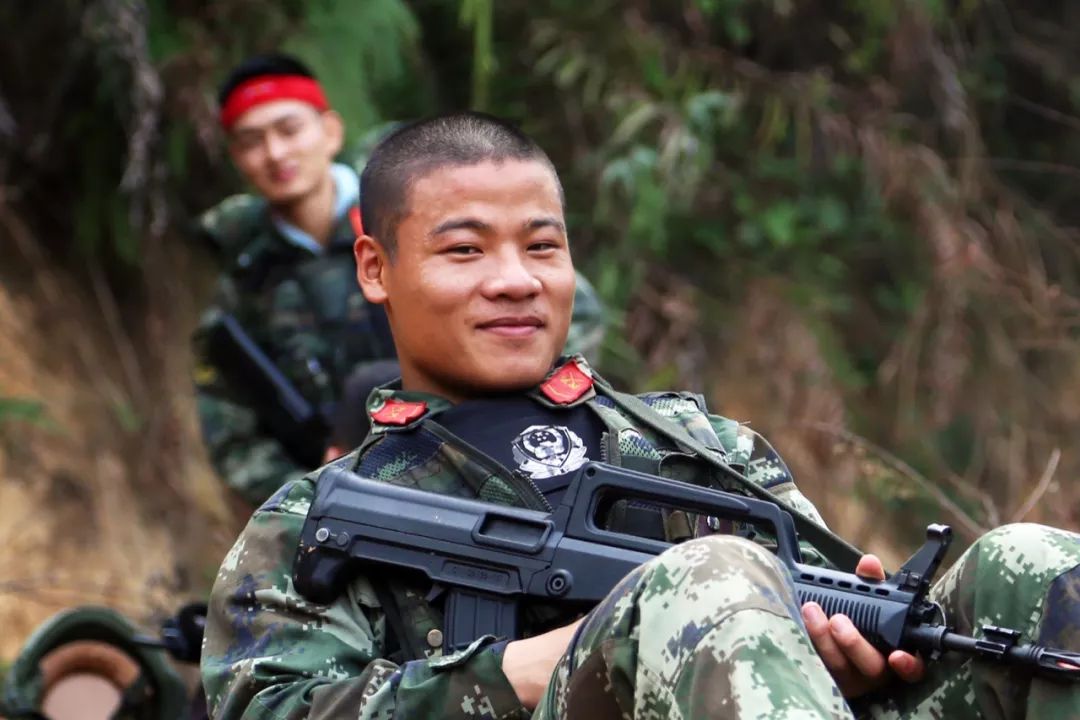 今天你微笑了吗?一起去看兵哥哥们的青春笑脸