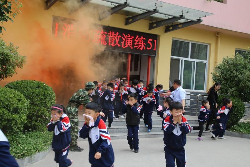 邯郸赵王小学开展消防疏散演练活动