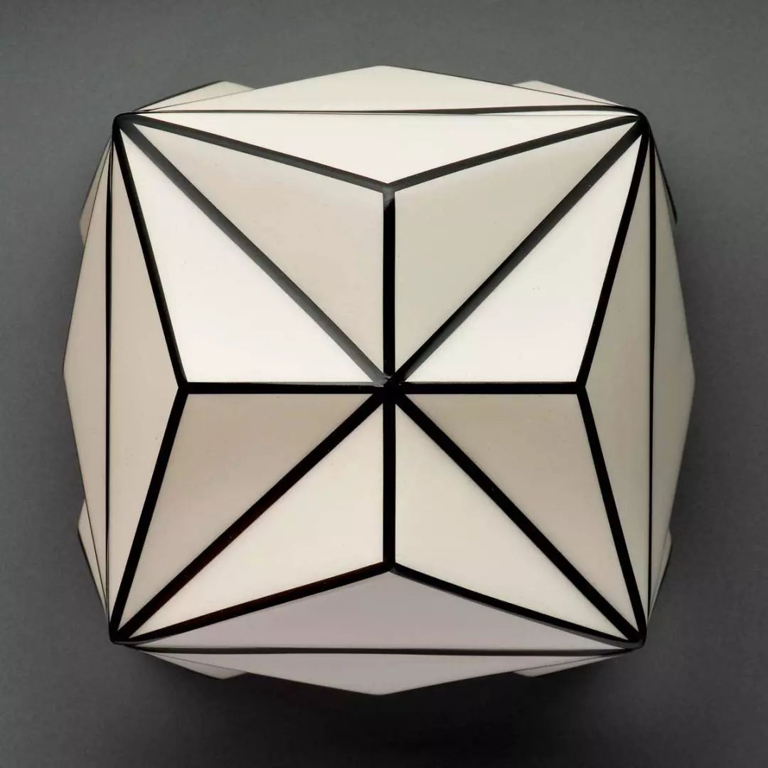 东方艺术大家捷克立体主义像一只很方的鸟蛋