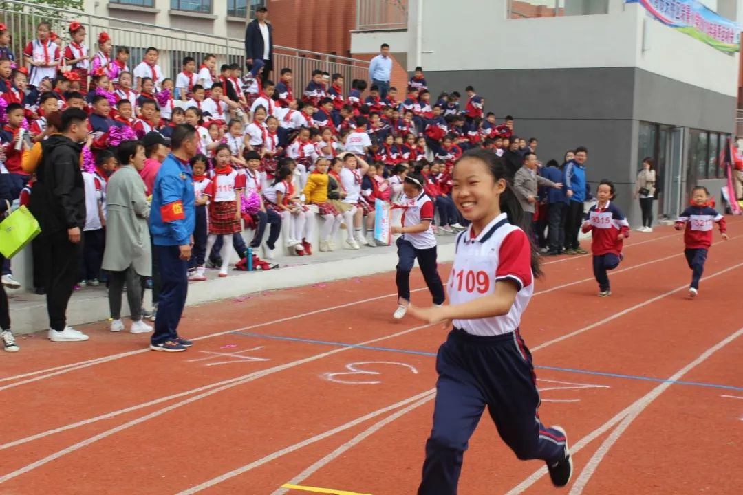 瑞景这边独好天桥区瑞景小学首届运动会开幕啦