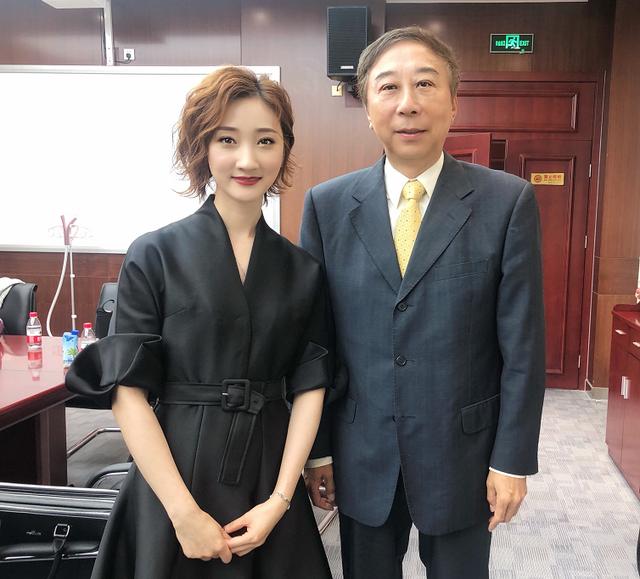 4月29日,京剧演员窦晓璇在网络社交平台一段文字,并配有照片,表示特别