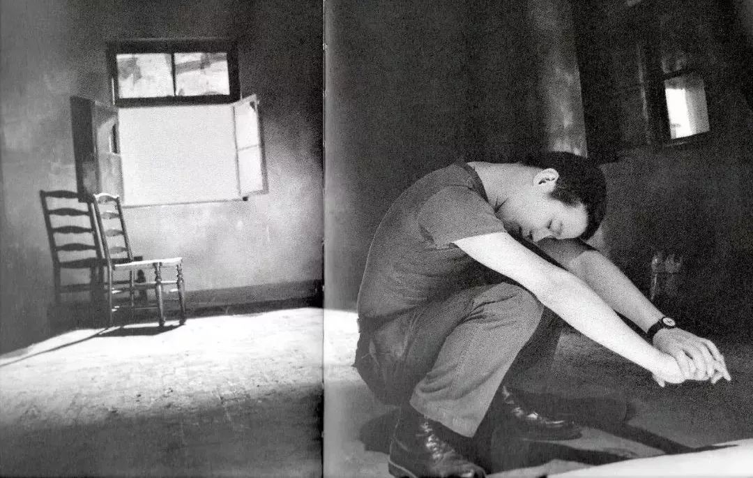 原创半秃油腻骑电驴,三张专辑卖不到100张,窦唯需要被救赎吗?