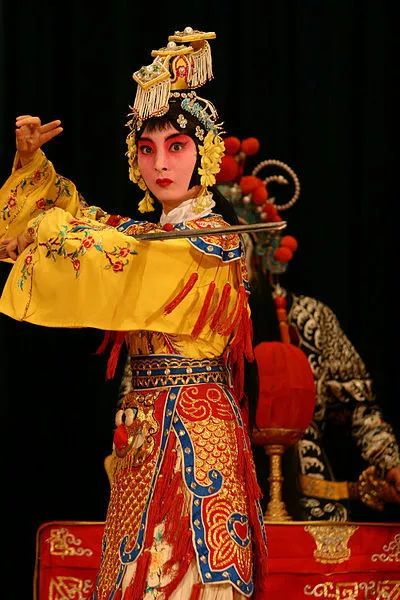 京剧《霸王别姬》剧照 | queyuxi / wikimedia commons《酉阳杂俎》