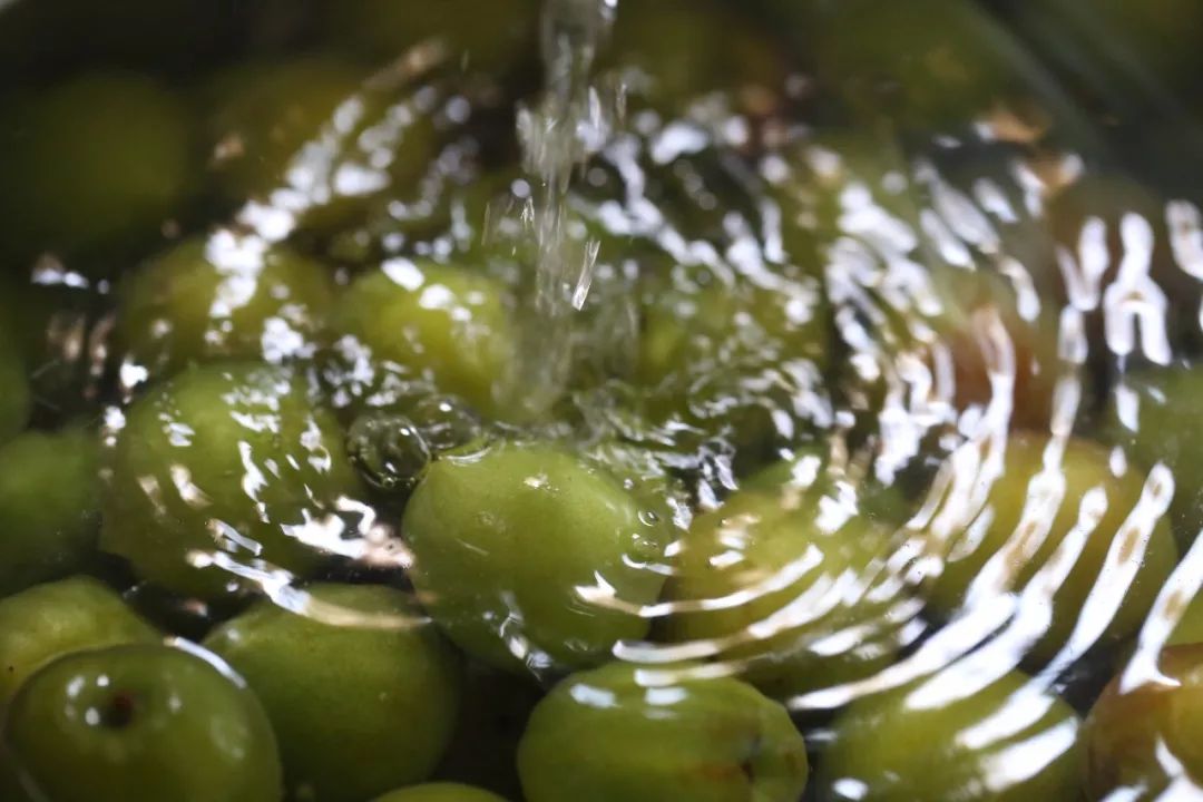 母亲节和妈妈一起酿青梅酒缝制纸巾包再吃一桌夏日家宴