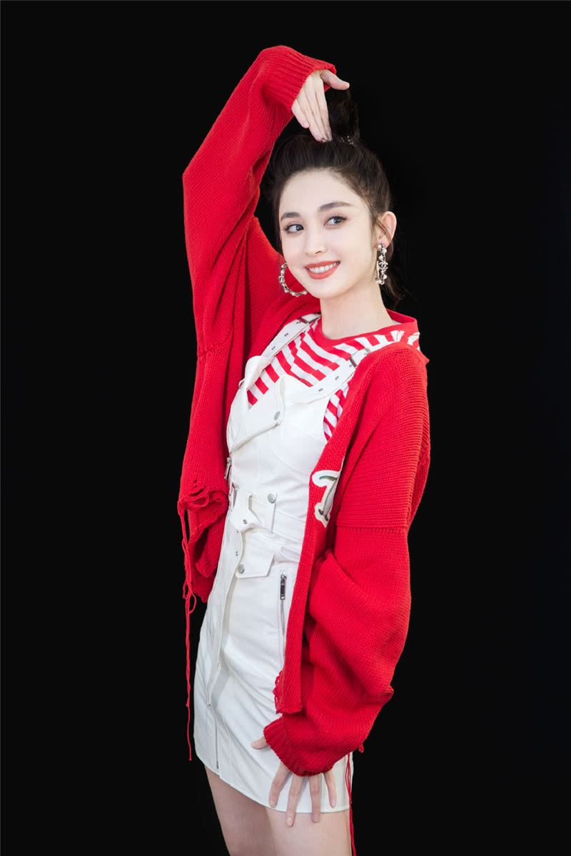 古力娜扎近期美照,小红衣可爱如少女,衣品好到开挂了!