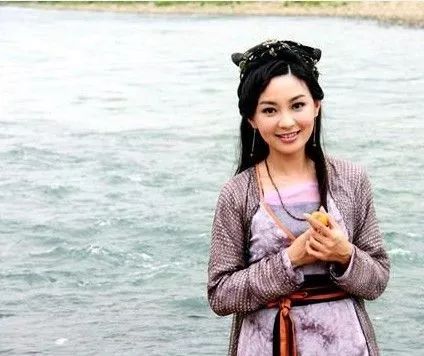 《刘海戏金蟾》《新济公活佛》,虽然剧不怎么样,不过陈秀丽的颜真的很