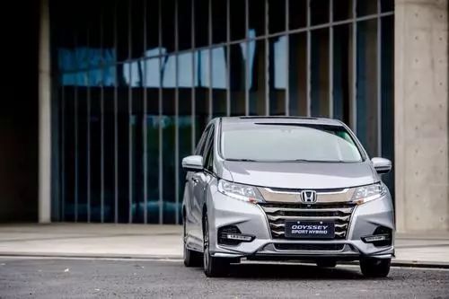 百公里油耗5.8L，奥德赛锐·混动对比别克GL8，谁值得选？