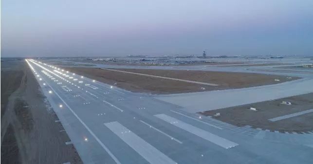 大兴机场全向型跑道构型飞行区正式亮相