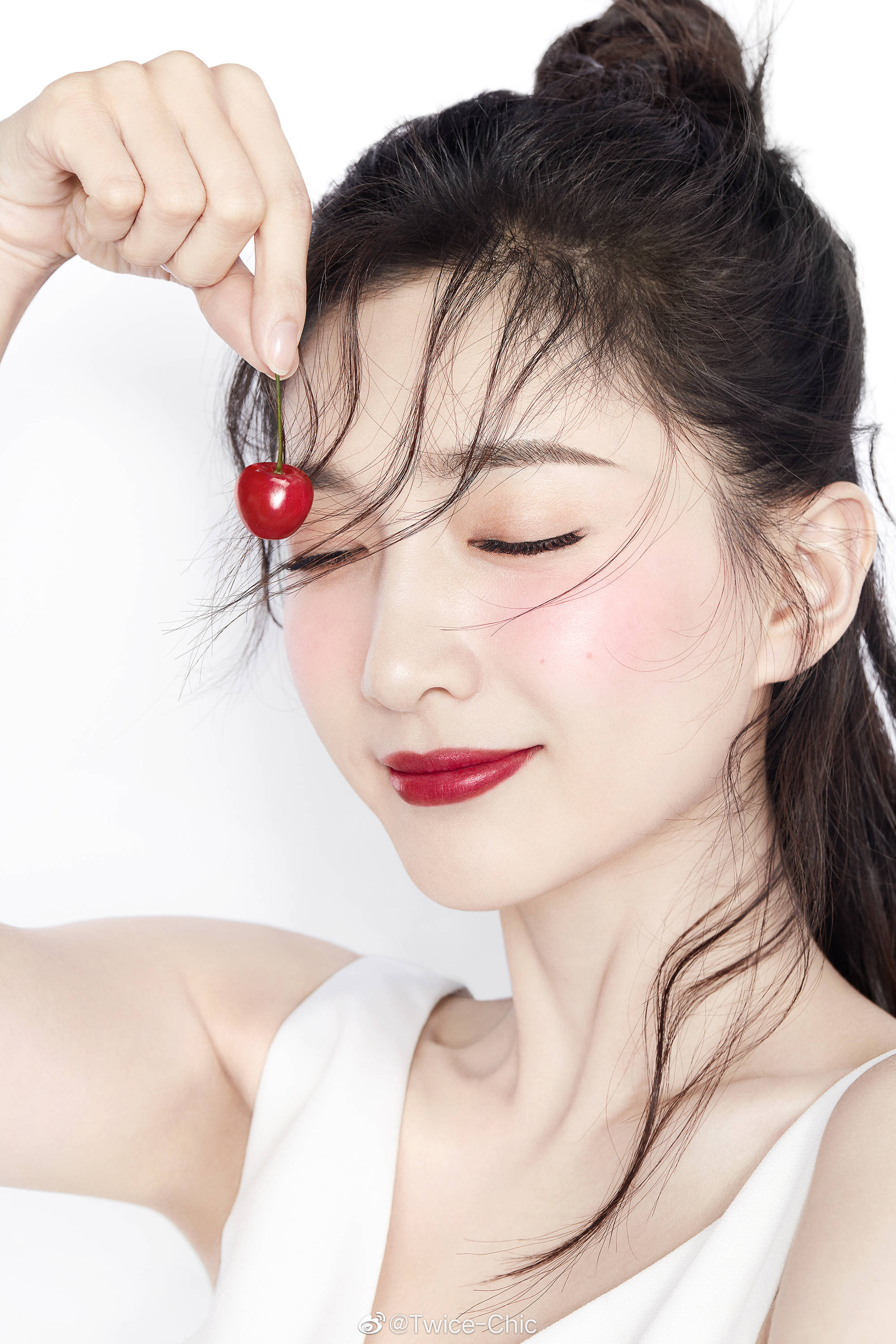 江疏影夏日樱桃妆,在女星当中气质真的很好了!