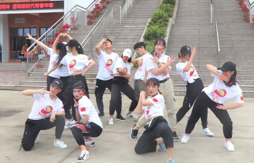 宁德师院大学生以歌舞快闪纪念五四运动100周年!_活动