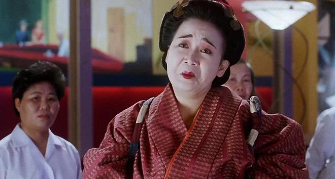 周星驰的金牌女配,38年前嫁给接送司机,61岁还开演唱会_朱咪咪