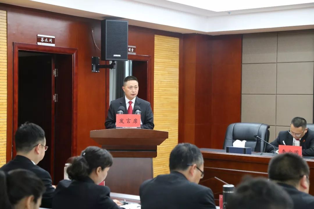 随后,11名竞职申请人逐一走上发言席,结合个人竞职意向岗位,围绕自身