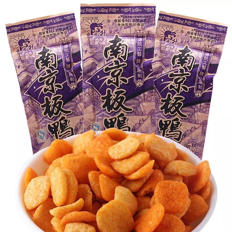 黄色辣条这个贼好吃,一片片的只要1毛钱!怀念!