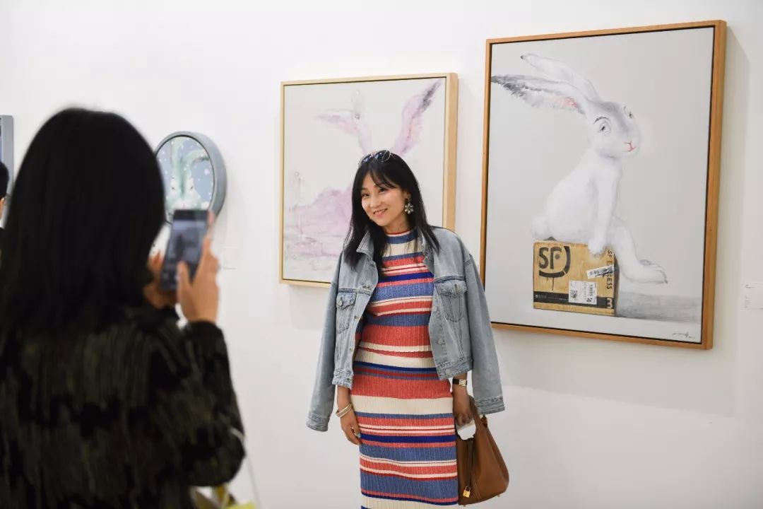 彭玮青年艺术100启动了一个新艺术博览会