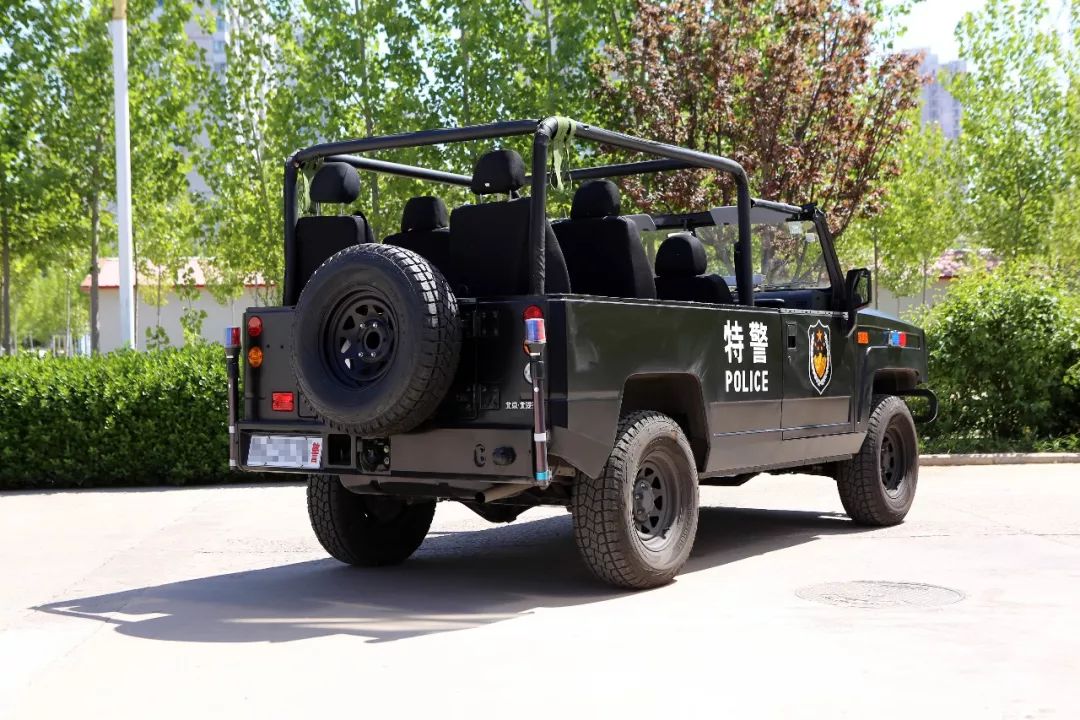 党和人民的钢铁卫士勇士特警车三门版