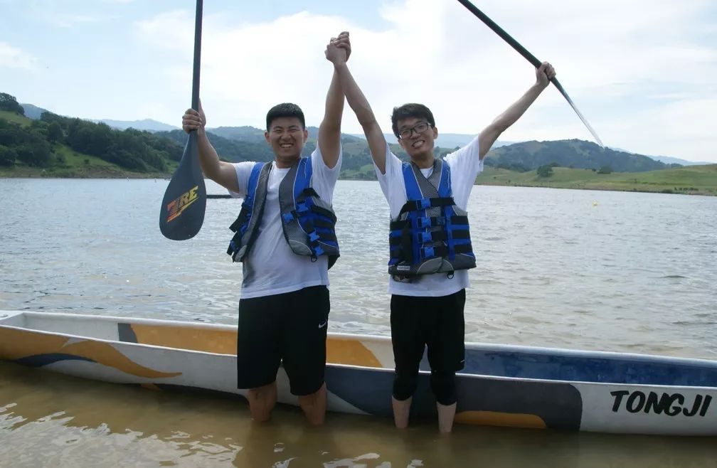生土木工程竞赛)中太平洋分赛区赛场上,同济大学混凝土轻舟队的"song"