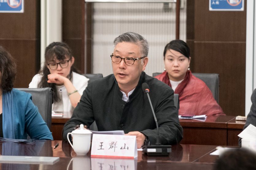 教师代表,北京服装学院副教授王群山发表讲话·教师代表副教授王