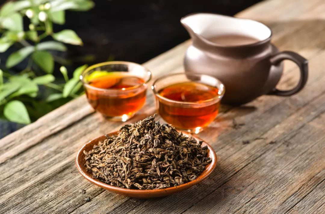 从感官上来讲,浓茶基本有一个共同特点,口味过于苦涩,就是颜色很浓有