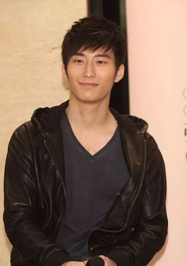 周冬雨曾经最爱的男人要做赌王女婿看来这是要宫斗的节奏哇